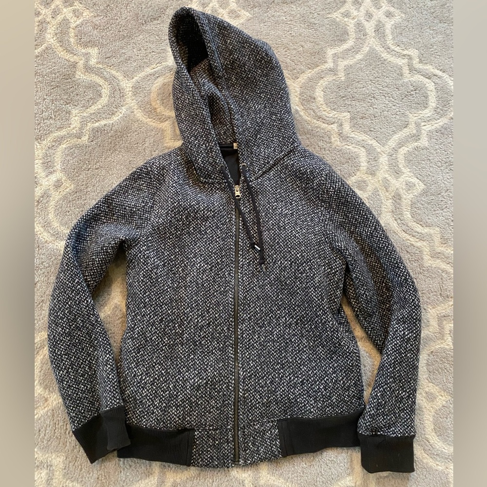 Gap Women’s Black and White Fleece Lined Hooded Jacket